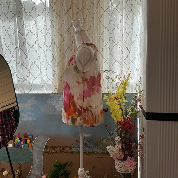 CAbi Multicolor Floral Sleeveless Blouse - Picture 2 of 3